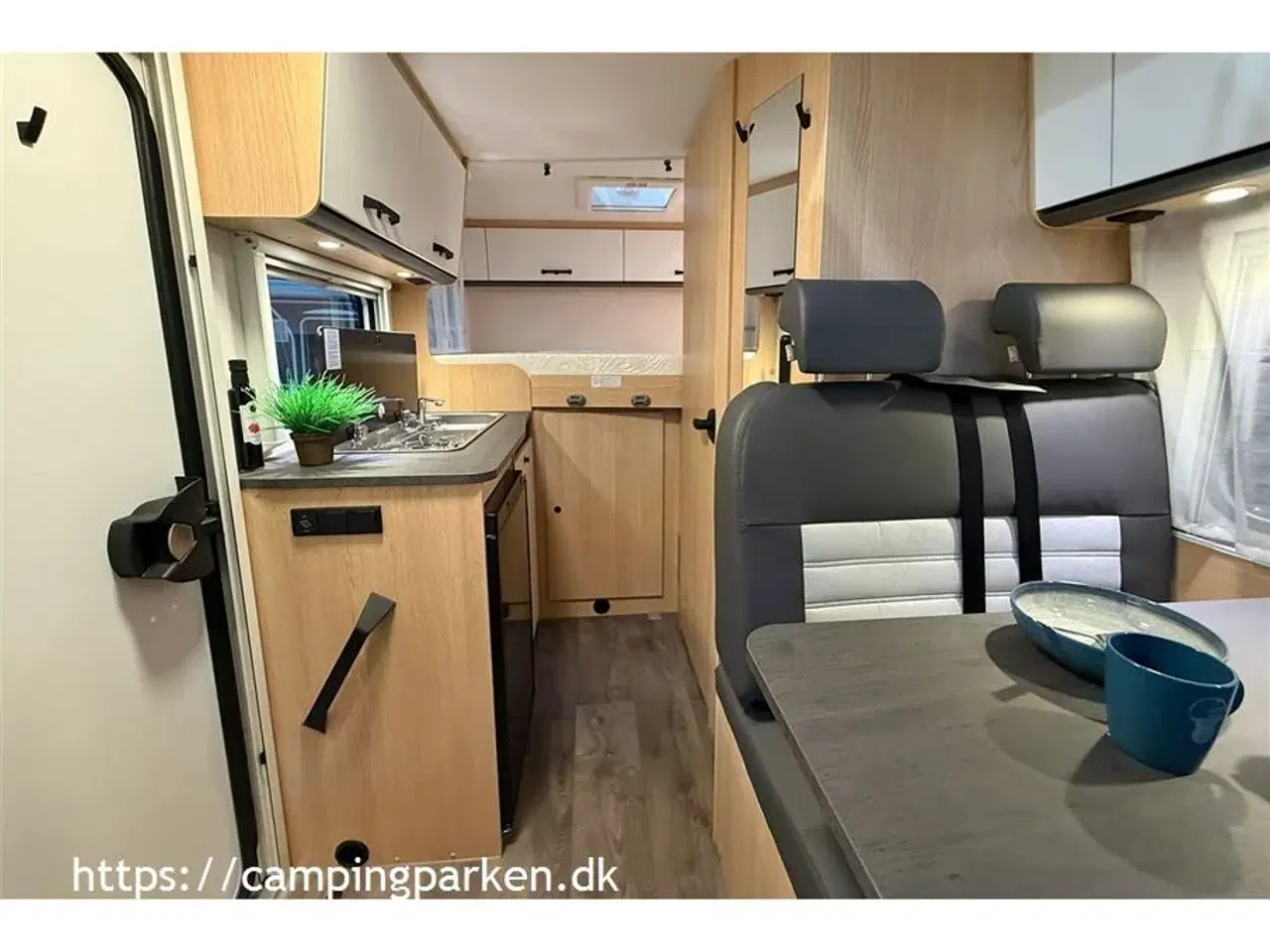 Billede 5 - 2026 - SunLight   Kompakt van under 6 meter, perfekt til 2 personer. Veludstyret m. adaptiv fartpilot og automatgear