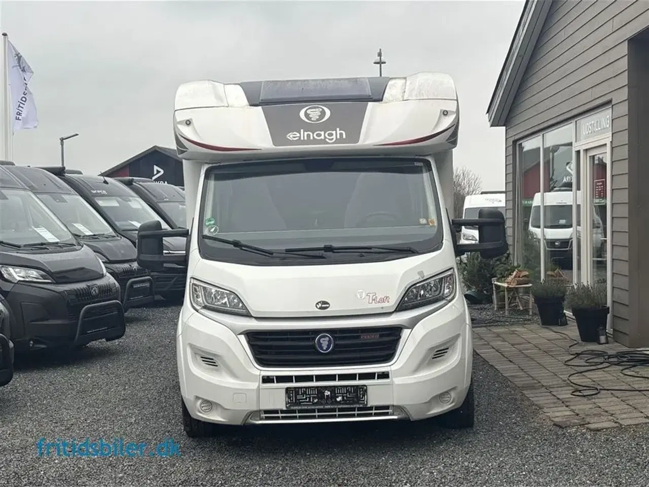 Billede 1 - 2015 - Elnagh T-Loft 531   Elnagh med 2 store langsgående senge og bad og wc bag i bilen og 5 selepladser