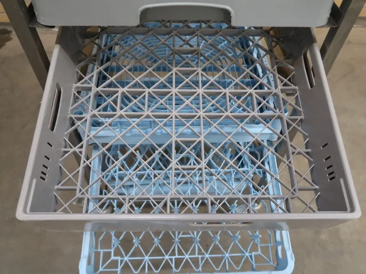 Billede 3 - Kurvevogn med 10 stk. opvaskebakker