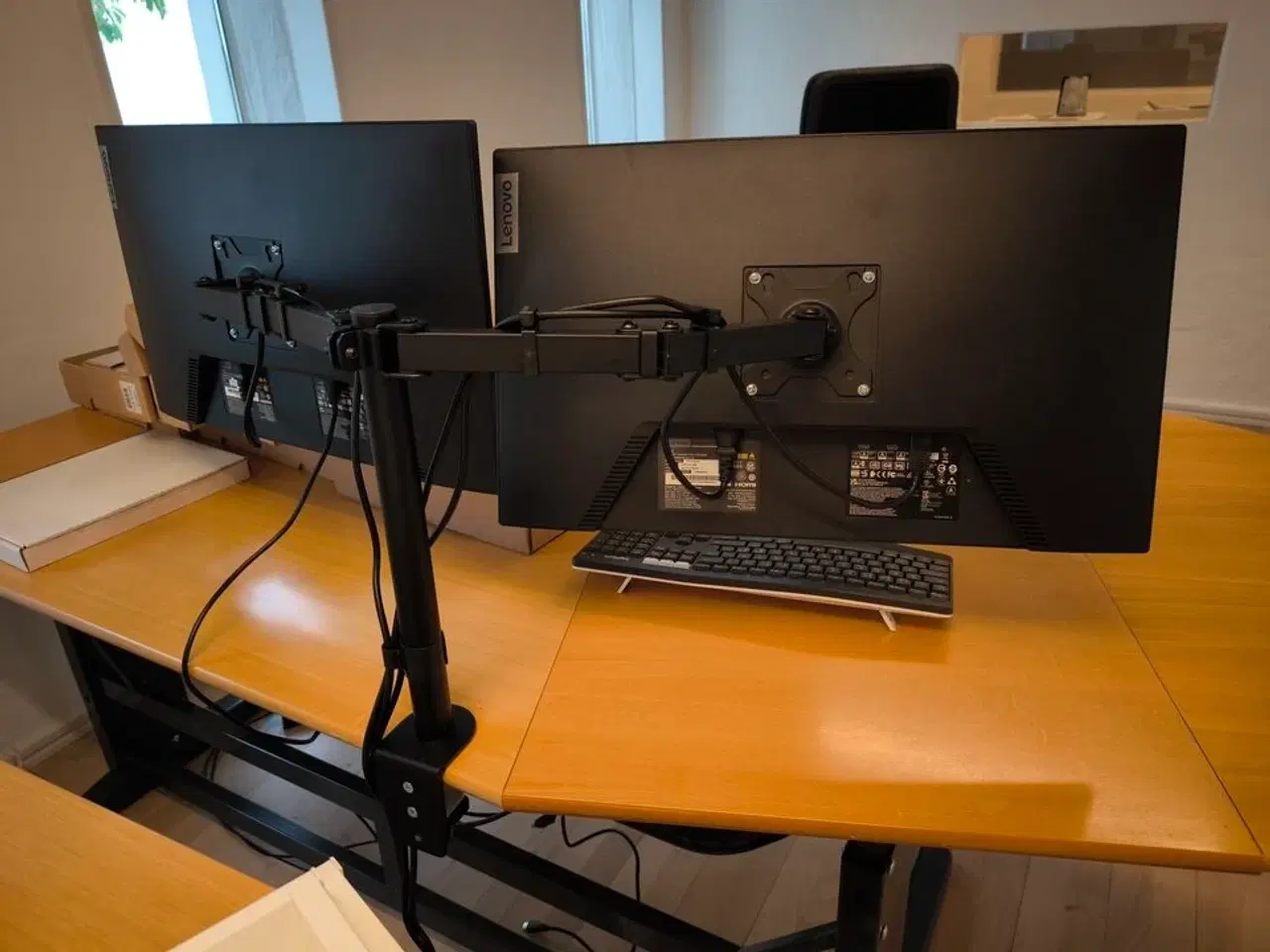 Billede 5 - 2 stk. skærme LENOVO G27Q-30 med holder, samt mus og tastatur