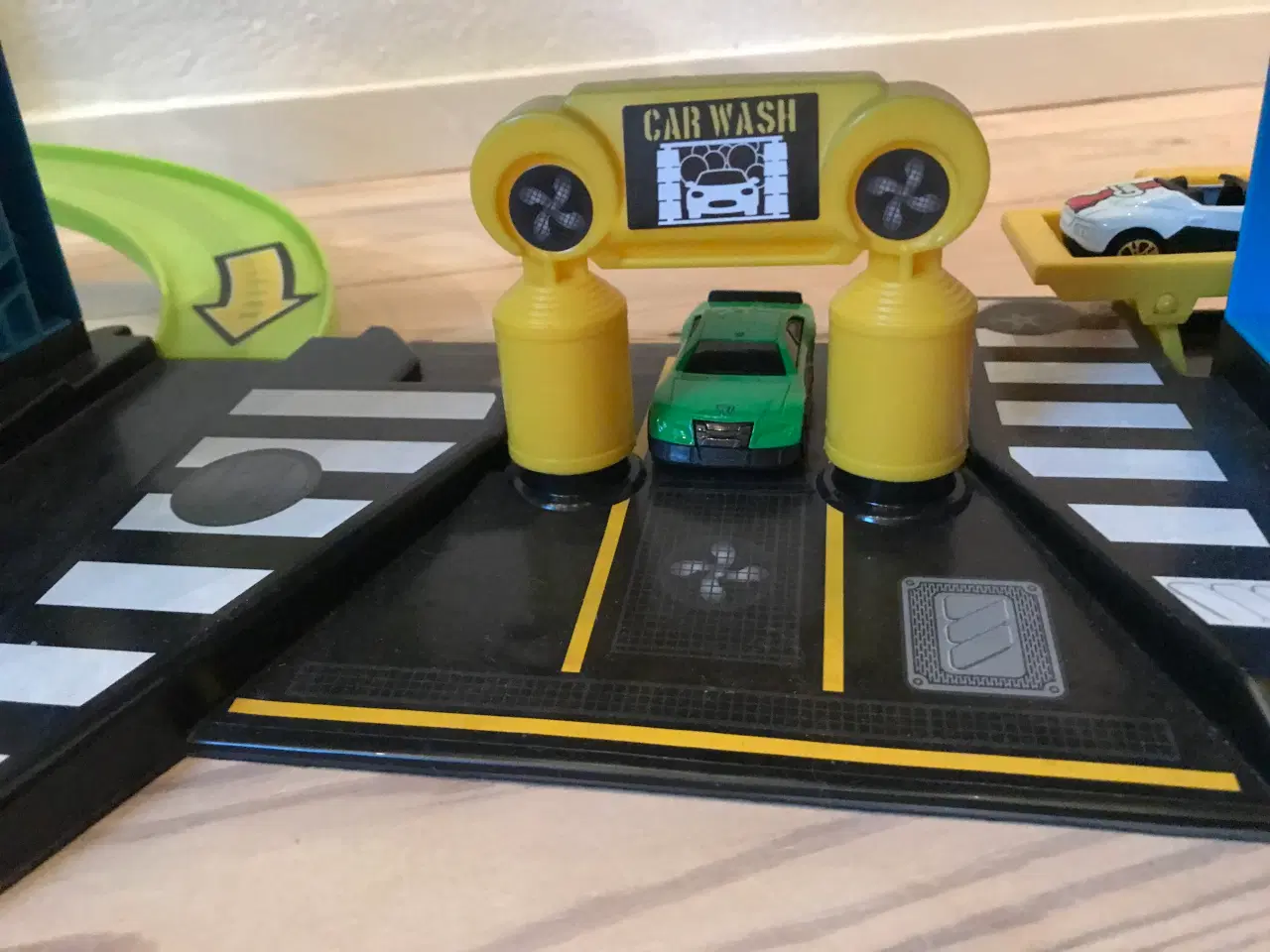 Billede 5 - Bilgarage i 3 etager med ekstra bilbane