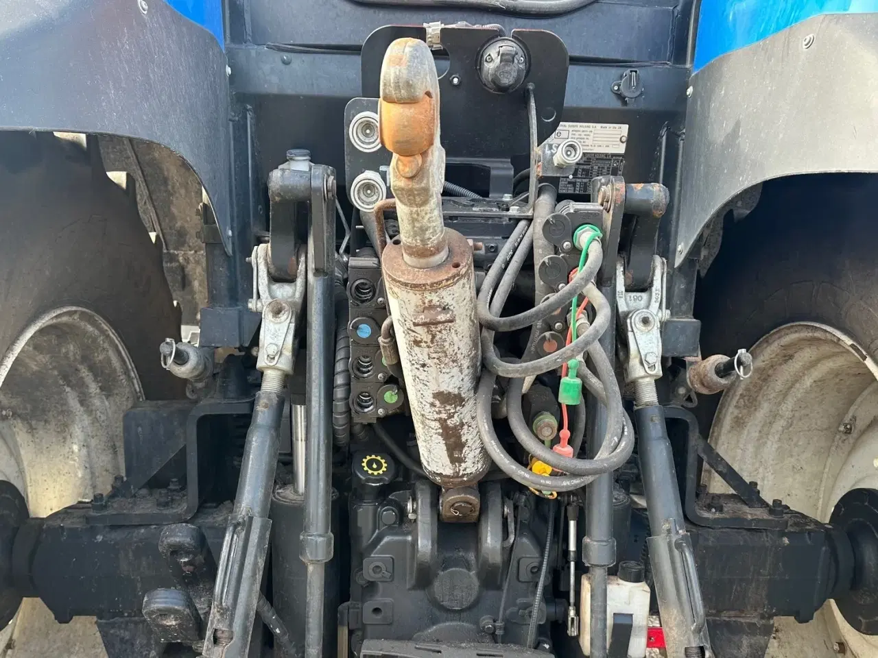 Billede 7 - New Holland T7.165 Med ÅLØ Q65 frontlæsser, frontlift og hitch krog