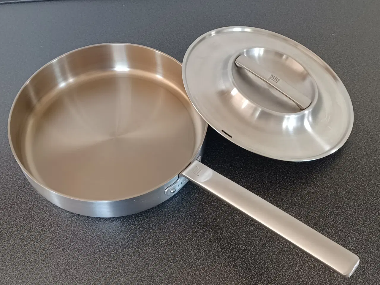 Billede 1 - Sauterpande med låg. Fiskars. 26 cm. Ny ubrugt.