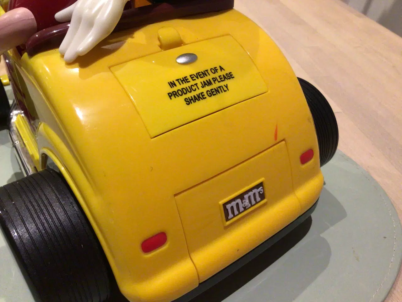 Billede 3 - M&M  bil med chokoladedispenser