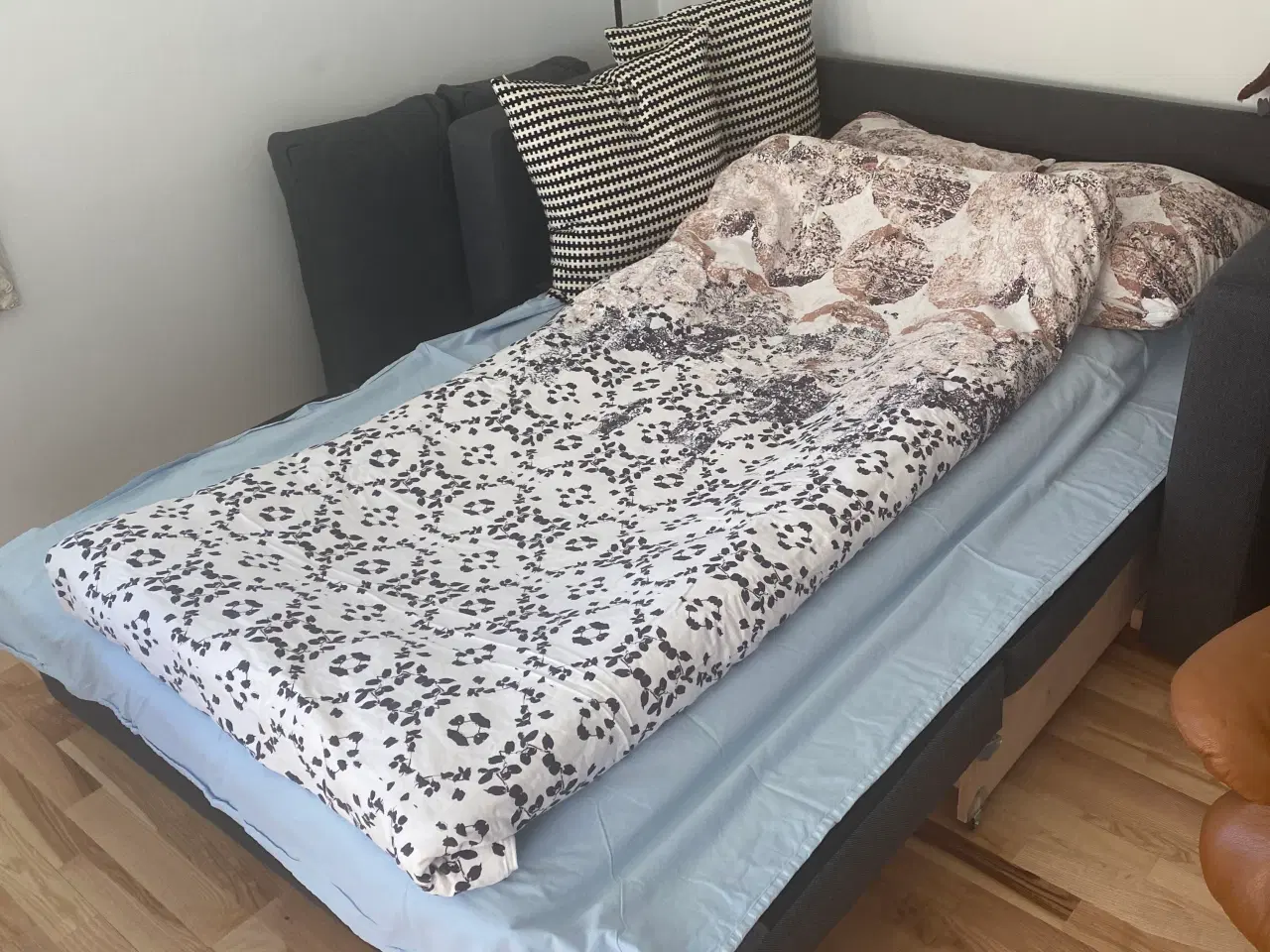 Billede 6 - Sovesofa med magasin til sengetøj