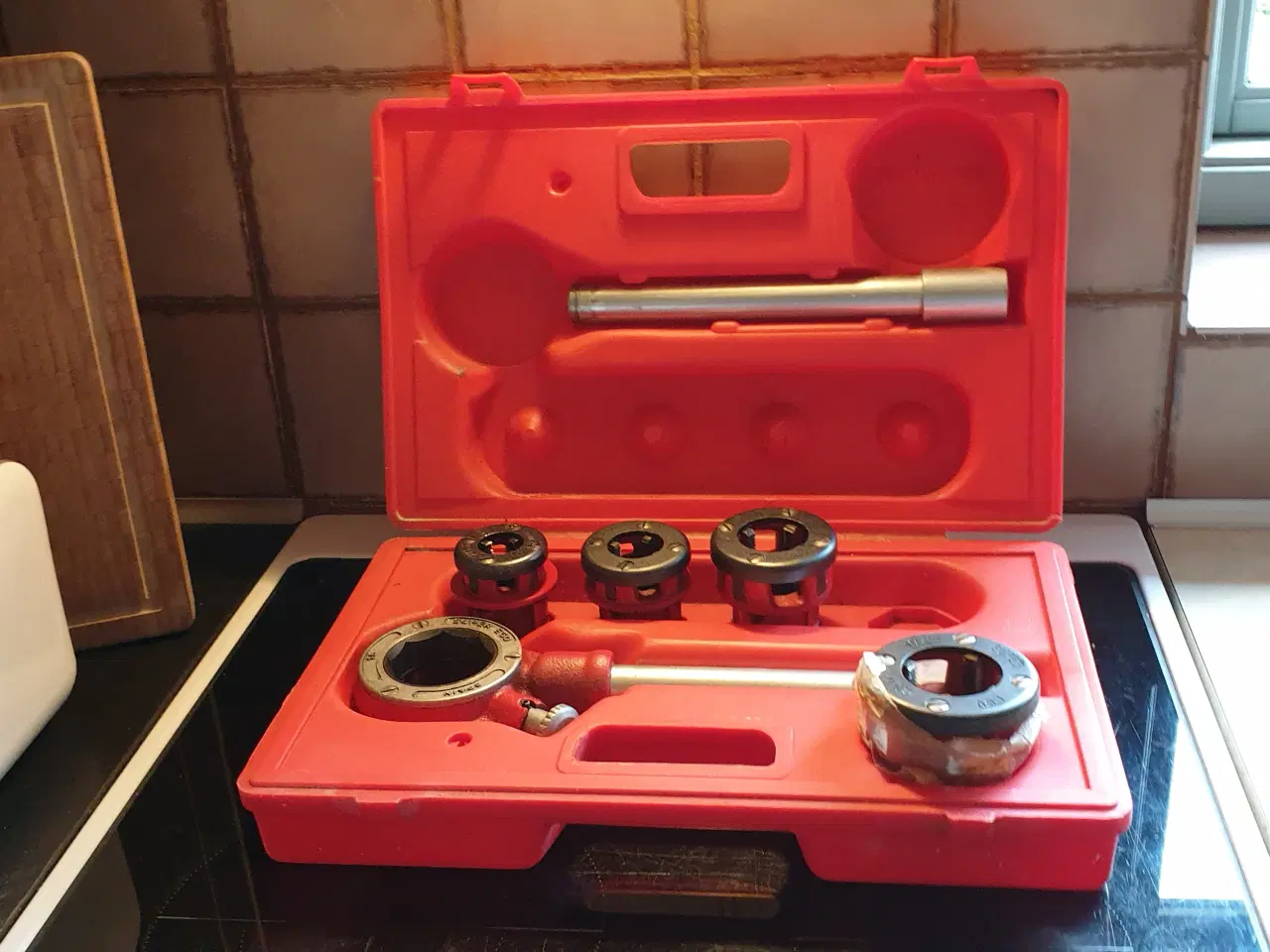 Billede 1 - Gevindskærersæt 100kr Bud Modtages