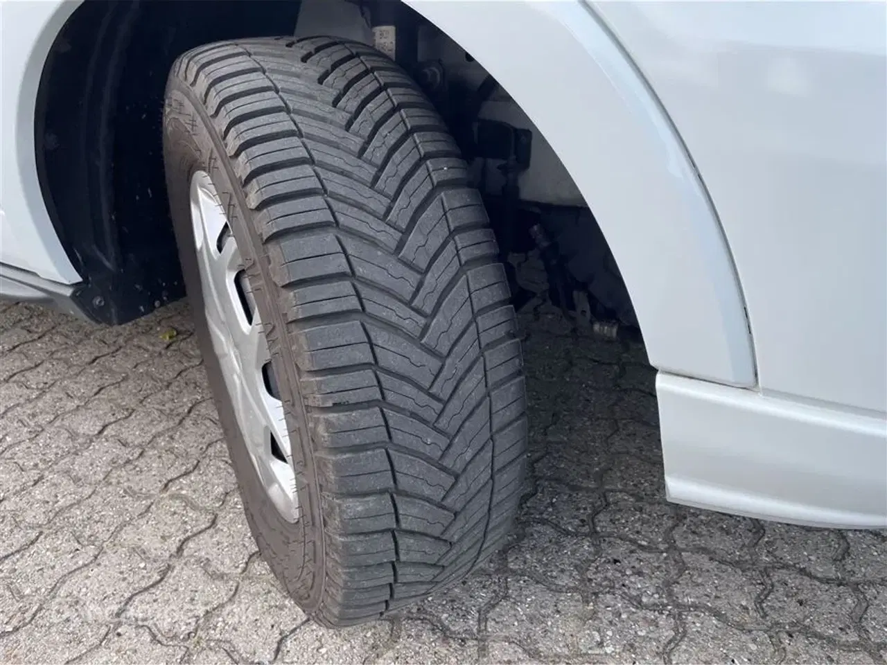 Billede 7 - 2019 - Chausson Titanium 767    Enkeltsenge, lounge-indretning, 170Hk Ford, AUT - Lihium Super B bodelsbatteri, Solceller, Michelin helårsdæk.