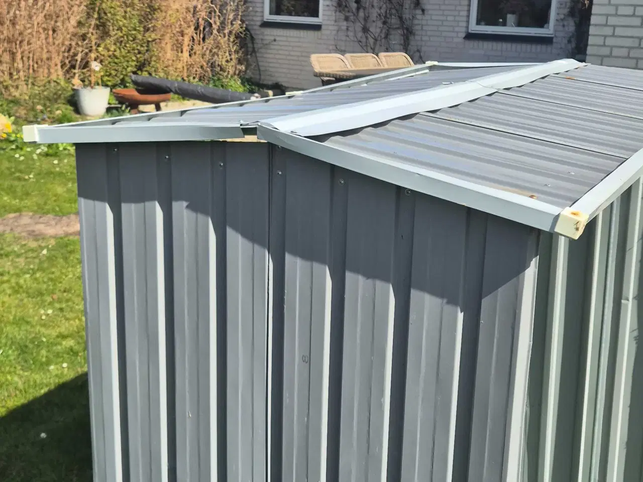 Billede 1 - Brænd skur