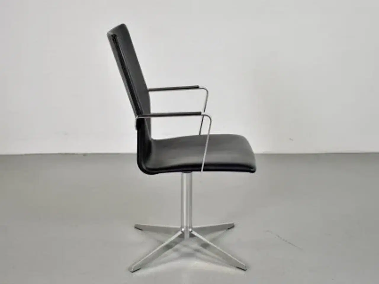 Billede 4 - Four design fourcast xl plus konferencestol i sort læder med armlæn