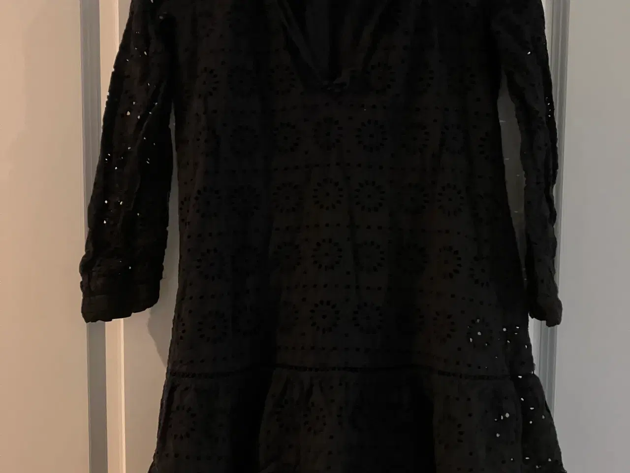 Billede 1 - Sort blonde kjole med underkjole