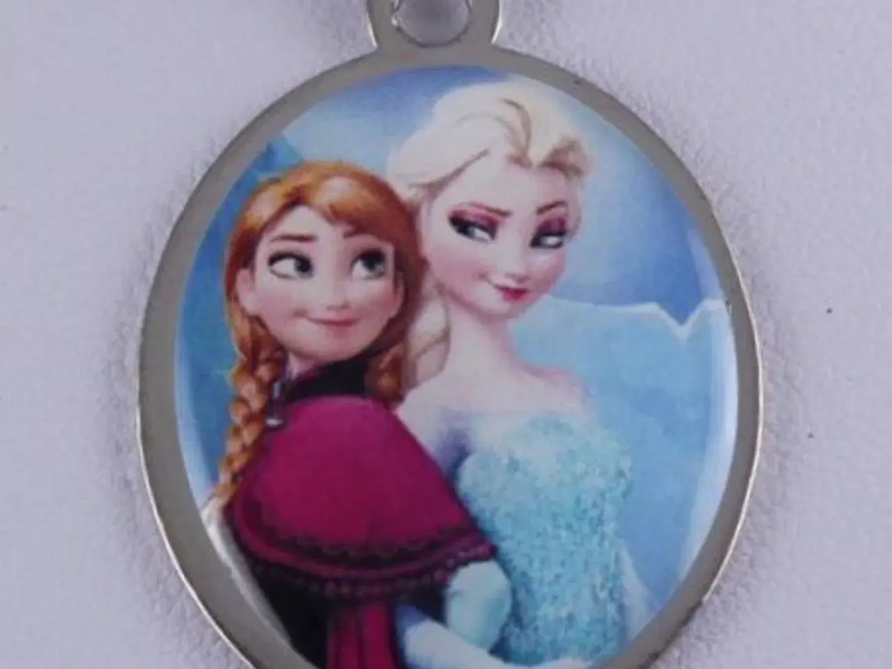 Billede 1 - Frost halskæde med Elsa og Anna halskæde