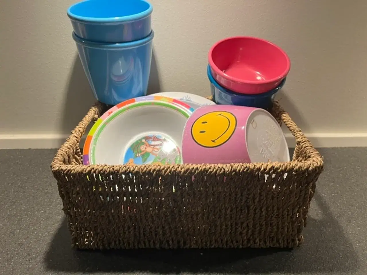 Billede 7 - Stort sæt børneservice i melamin - 14 dele inkl. k