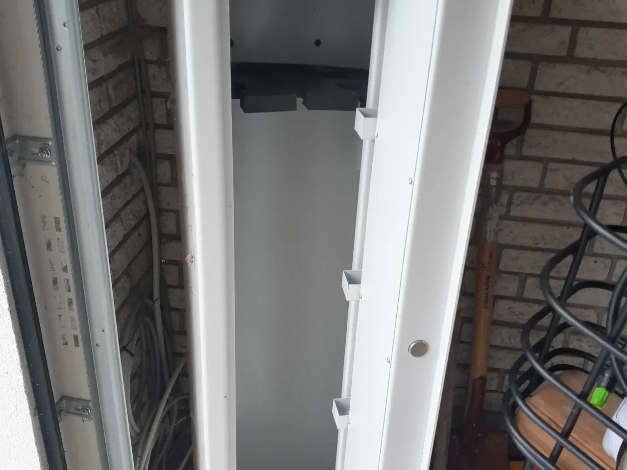 Billede 1 - VÅBENSKAB