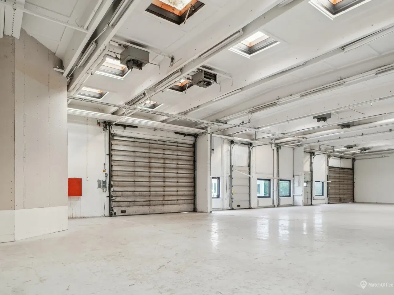 Billede 7 - Lager på 695 m² med høj loftshøjde og to elektriske porte