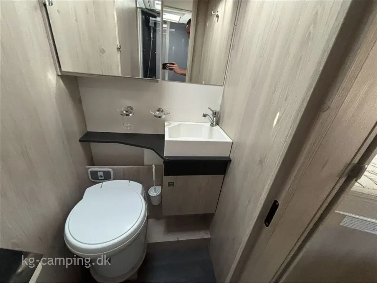 Billede 11 - 2021 - Chausson First Line C717   Rummelig familiecamper med masser af komfort!