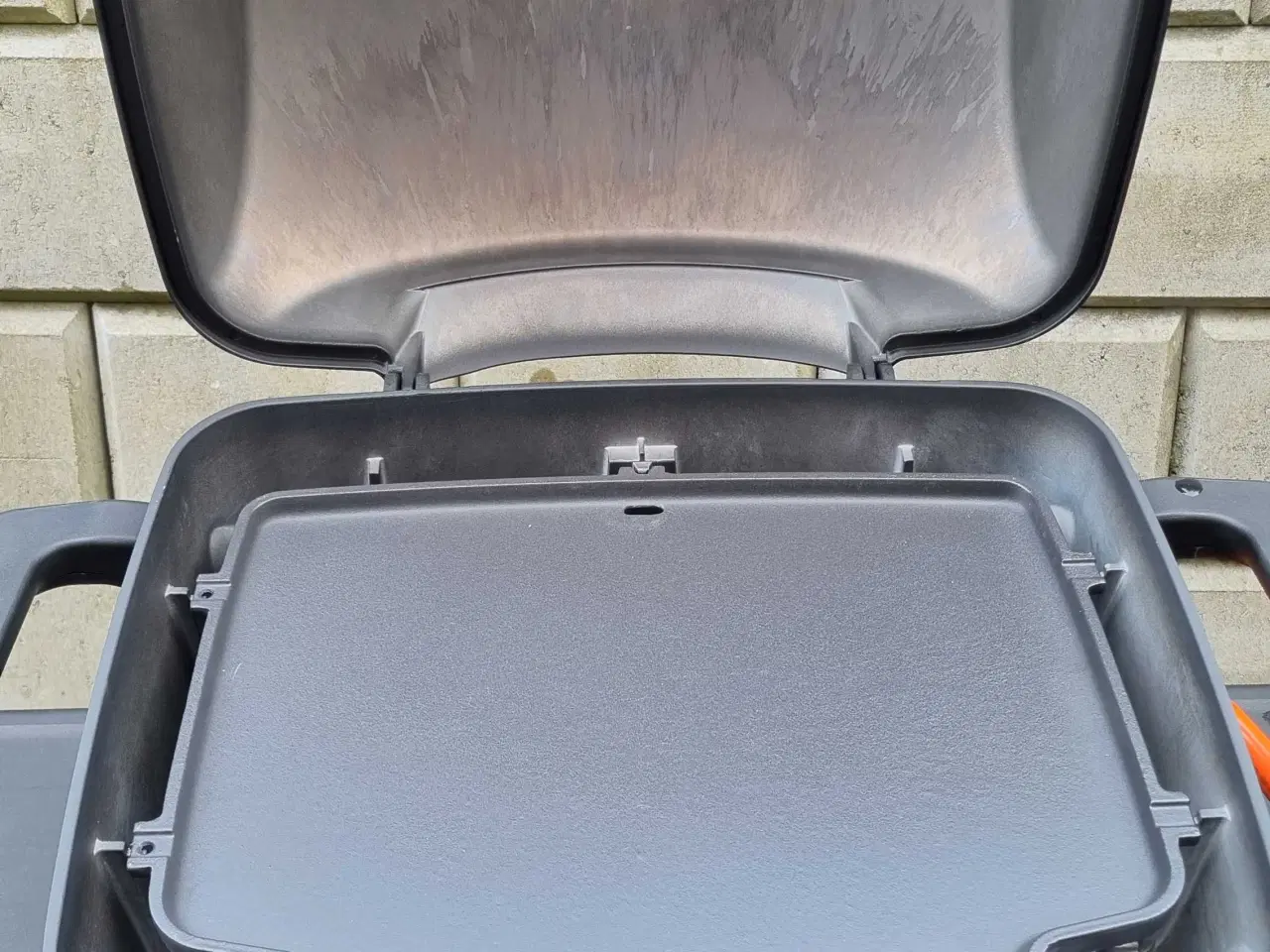 Billede 4 - Gasgrill med cover og en fyldt 11 kg gasflaske