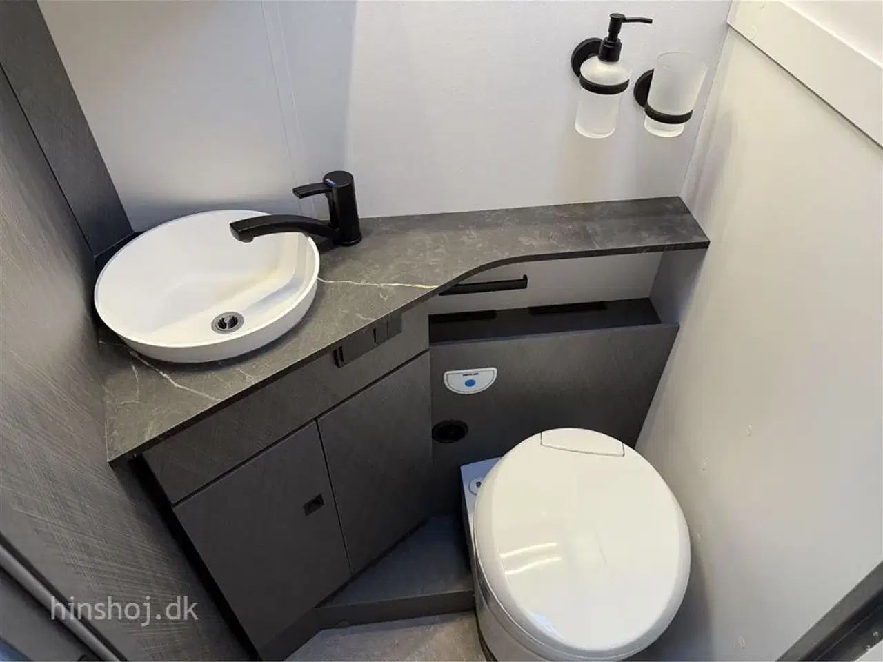 Billede 12 - 2026 - Etrusco I 7400 QBC Scandic Edition   Etrusco by Hymer er Italiensk Elegance og Komfort fra Hinshøj Caravan