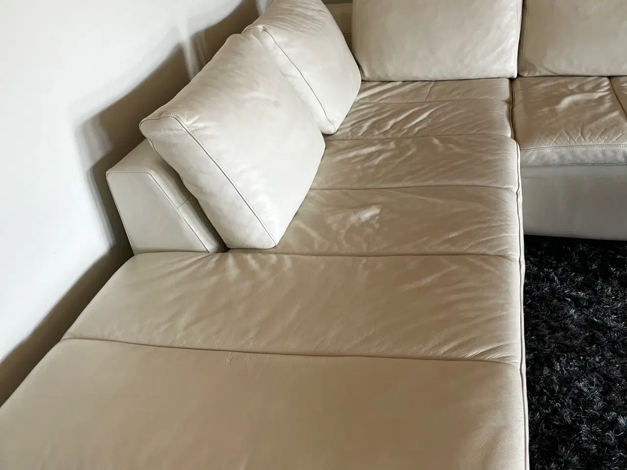 Billede 2 - Lædersofa lys med chacelon 