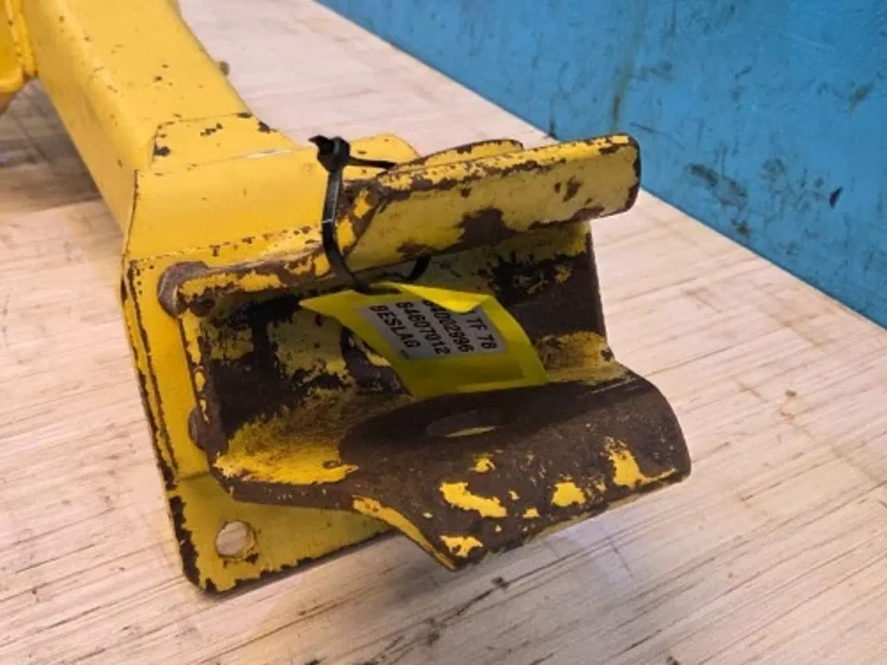 Billede 11 - New Holland TF78 Trækbeslag 84002996