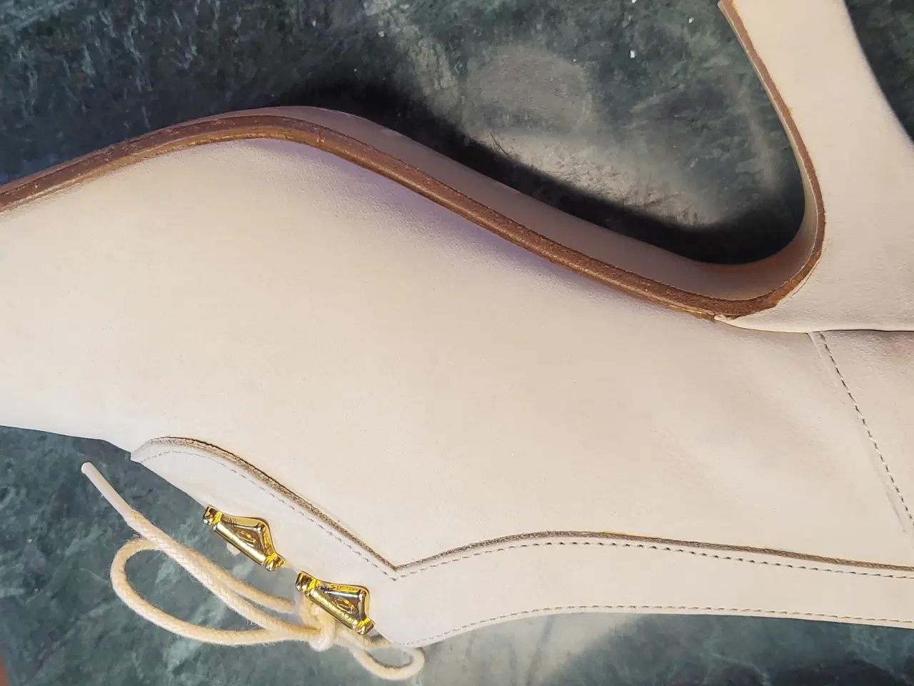 Billede 7 - Elegante Donna Karen sko str 38 i råhvid ruskind