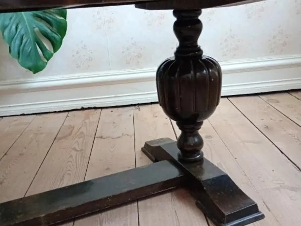 Billede 5 - Gammelt sofabord med kakler og udtræk.