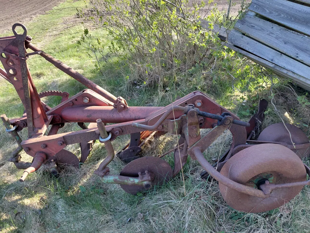 Billede 8 - Ford 4000, redskaber og kornvogne