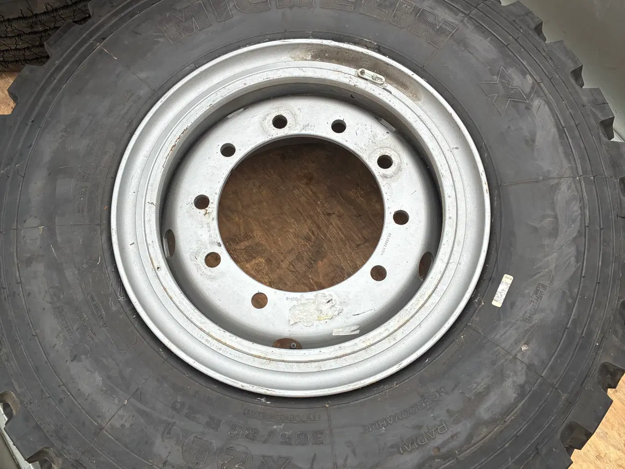 Billede 2 - Michelin 365/85 R20 XZL med fælg