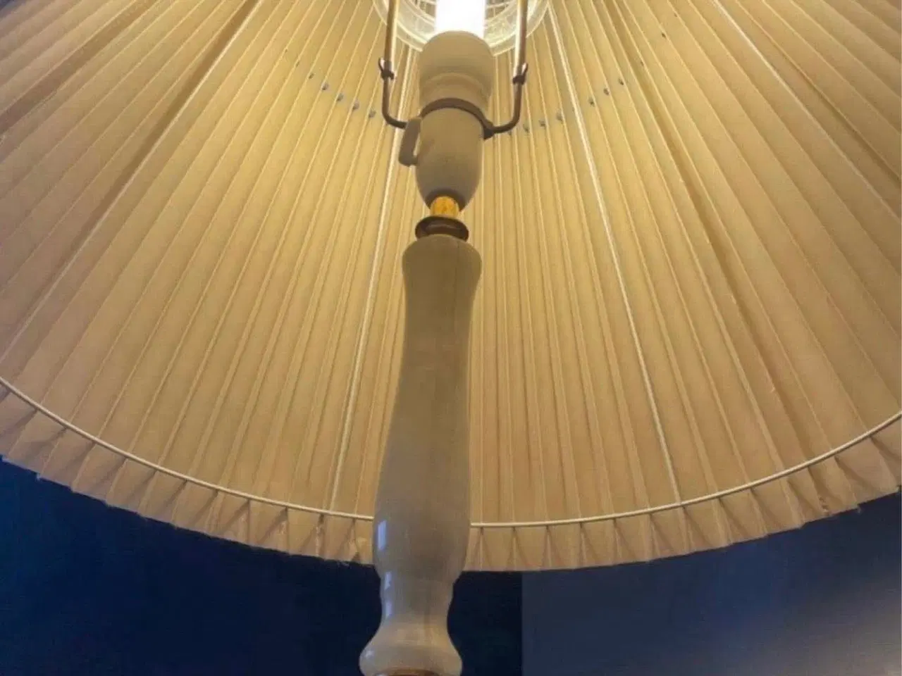 Billede 3 - 80’er gulvlampe med skærm