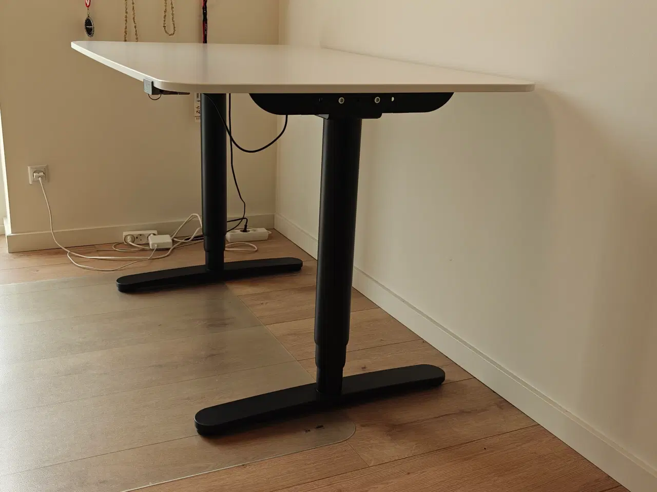 Billede 2 - BEKANT hæve/sænke skrivebord fra IKEA – 120x80 cm 