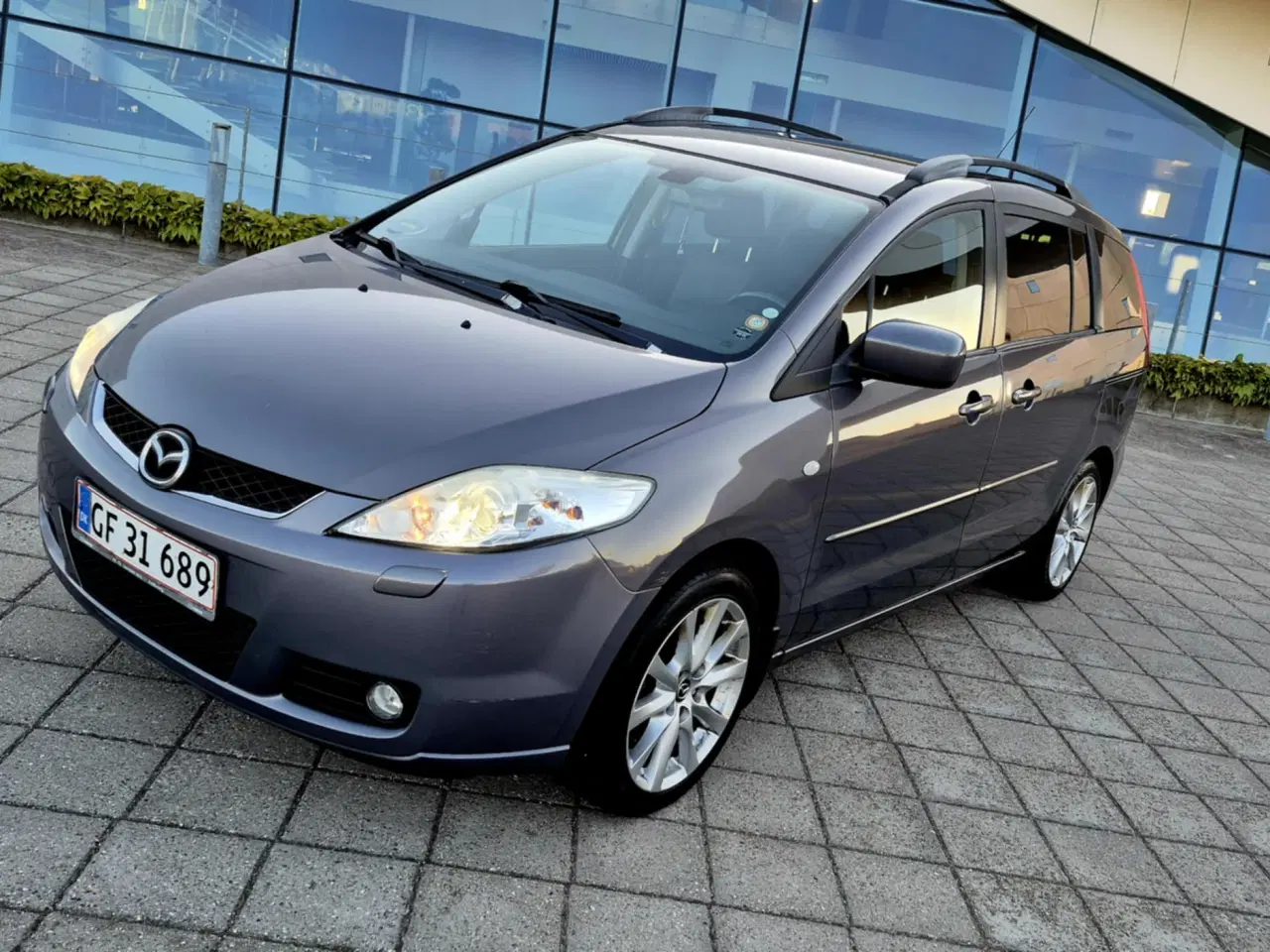 Billede 1 - Mazda 5 lækker familie vogn pæn velholdt kør godt.