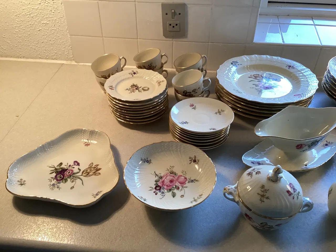 Billede 2 - Royal Copenhagen Frijsenborg kaffe OG spisestel