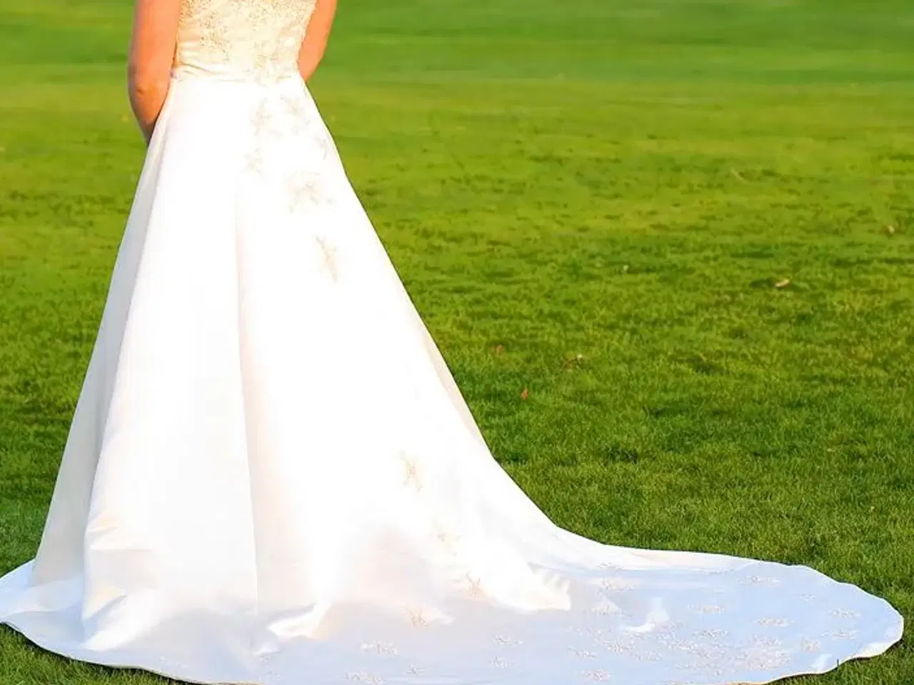 Billede 2 - Smuk engelsk creme farvet brudekjole