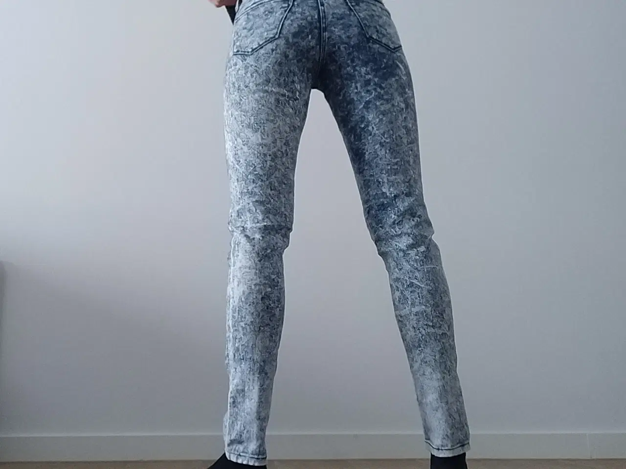 Billede 1 - H&M skinny jeans, blå og hvid, bukser