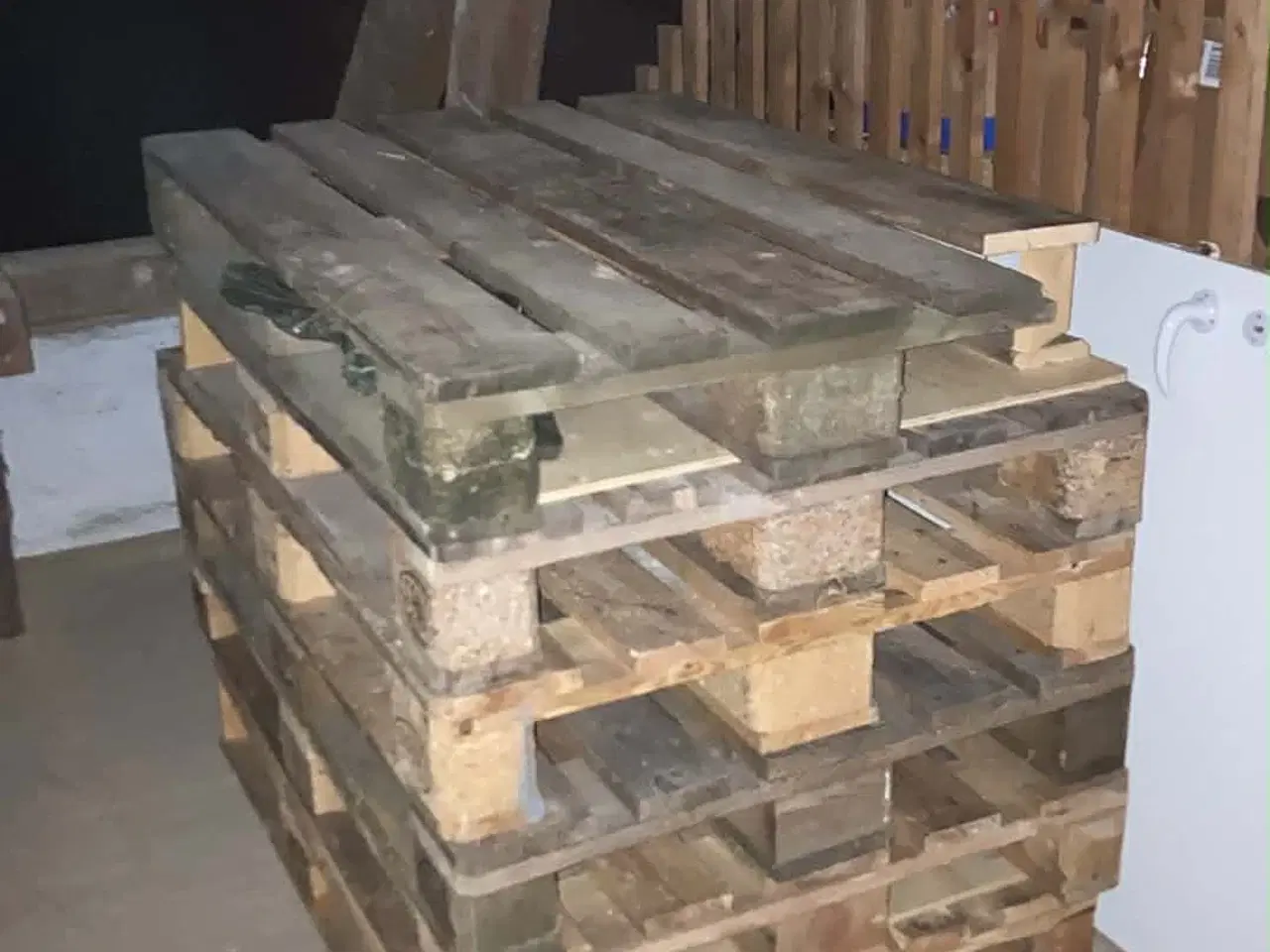 Billede 2 - Pallehynder med tilhørende paller, Gratis