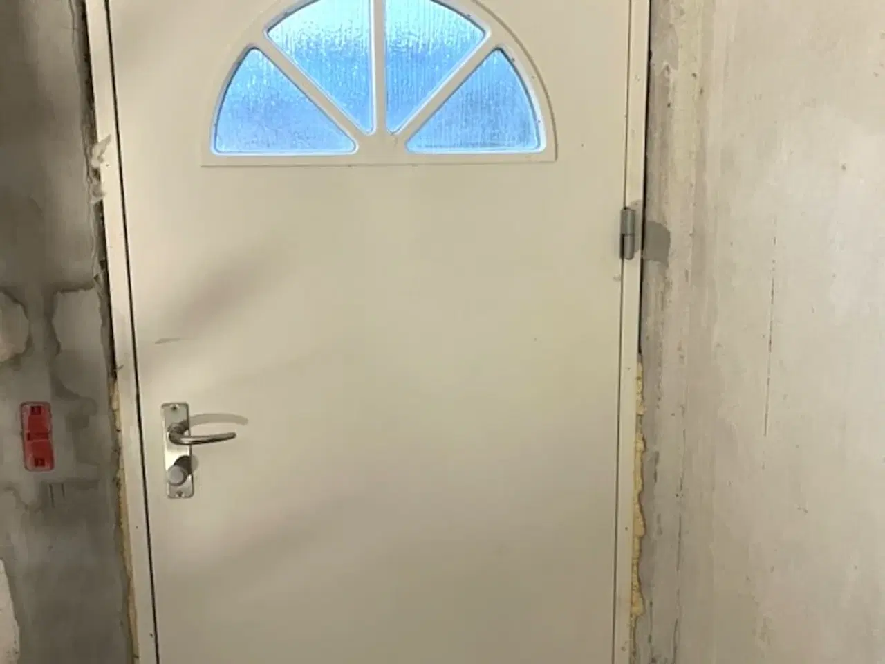 Billede 3 - Hoveddør med glas foroven. inkl. karm.