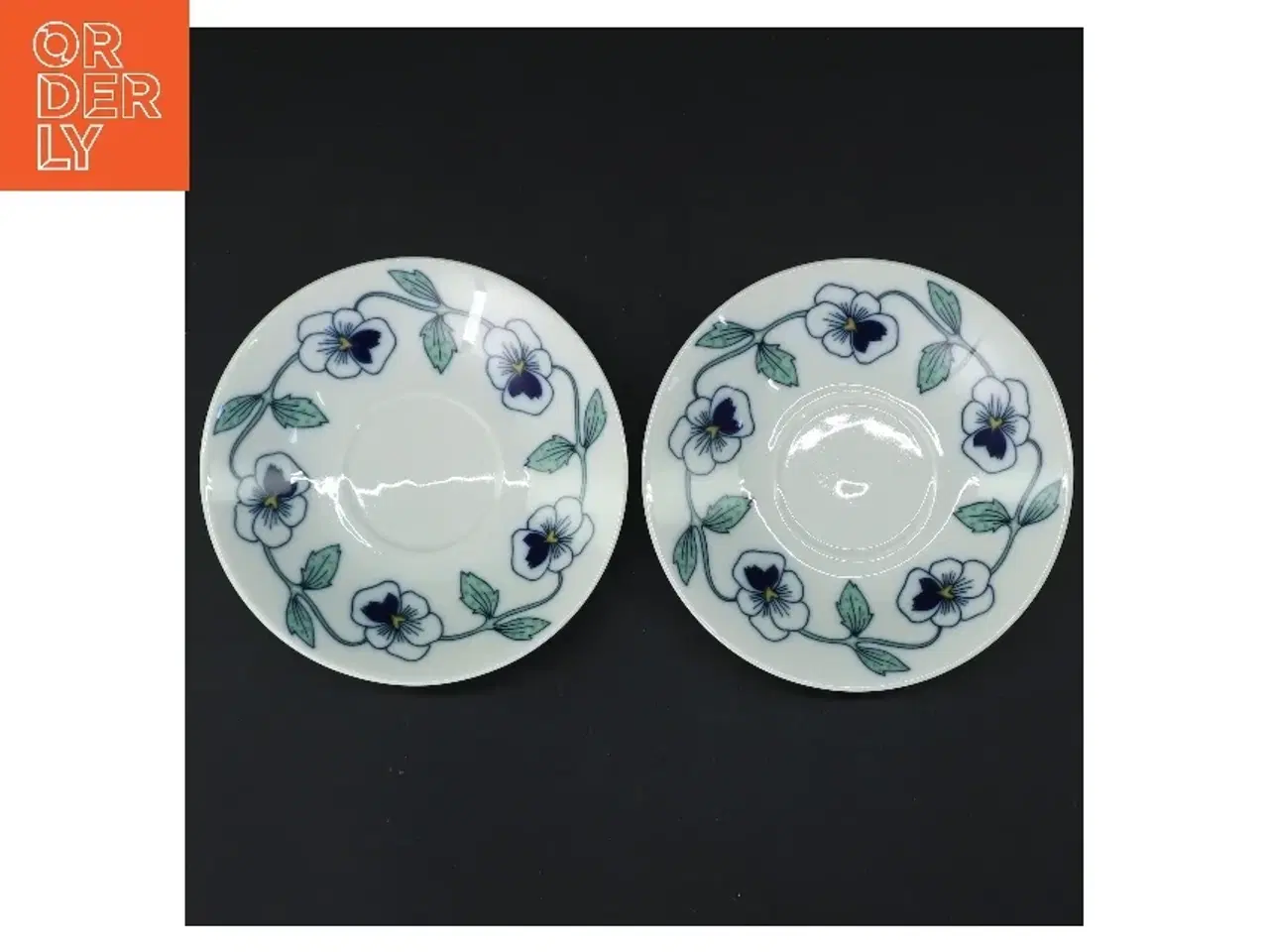 Billede 1 - Blomsterdekorerede porcelænsfade (str. Ø 13 cm)