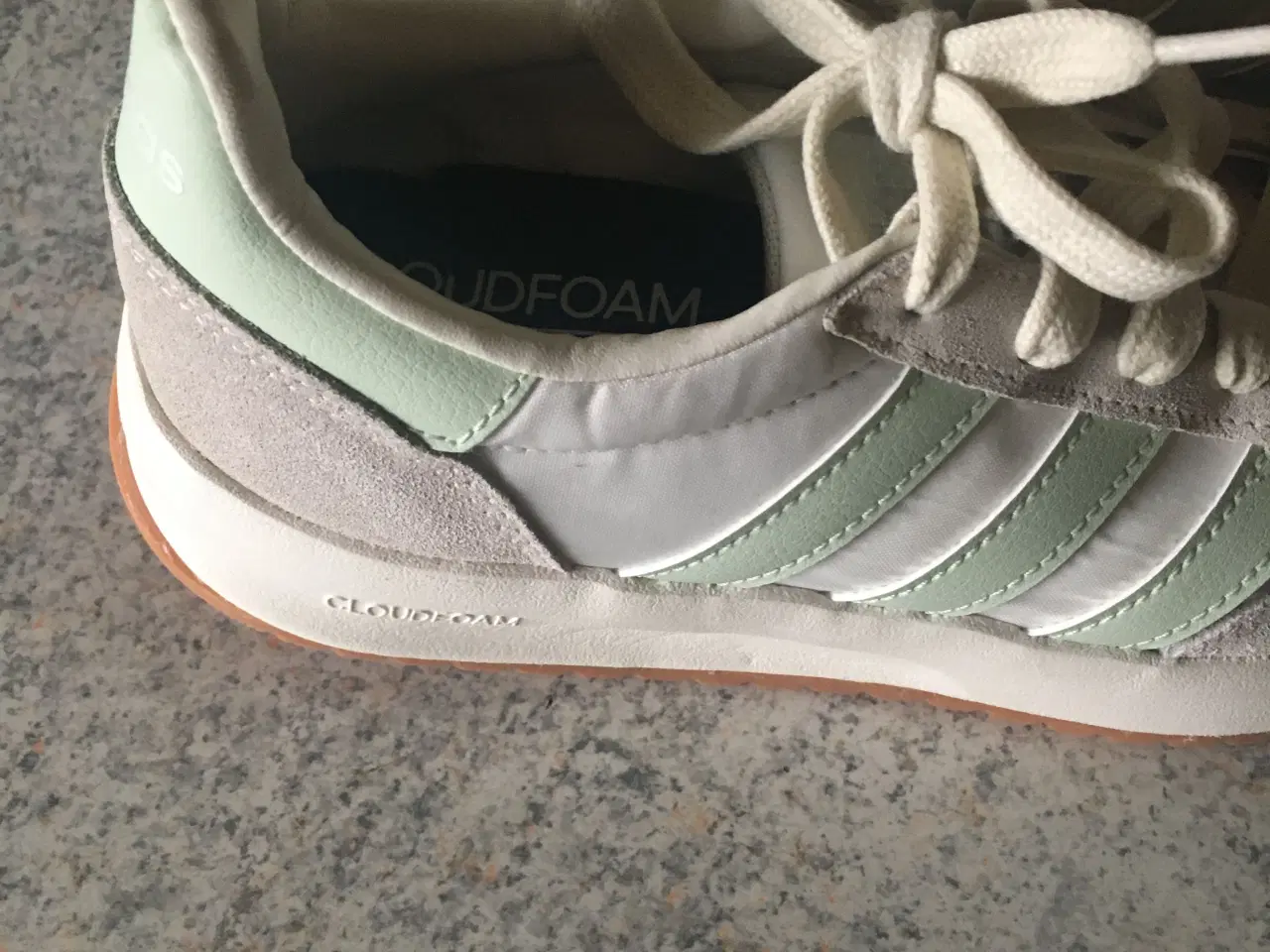 Billede 5 - Helt nye Adidas Sneakers str. 37. Sål længde 24 cm