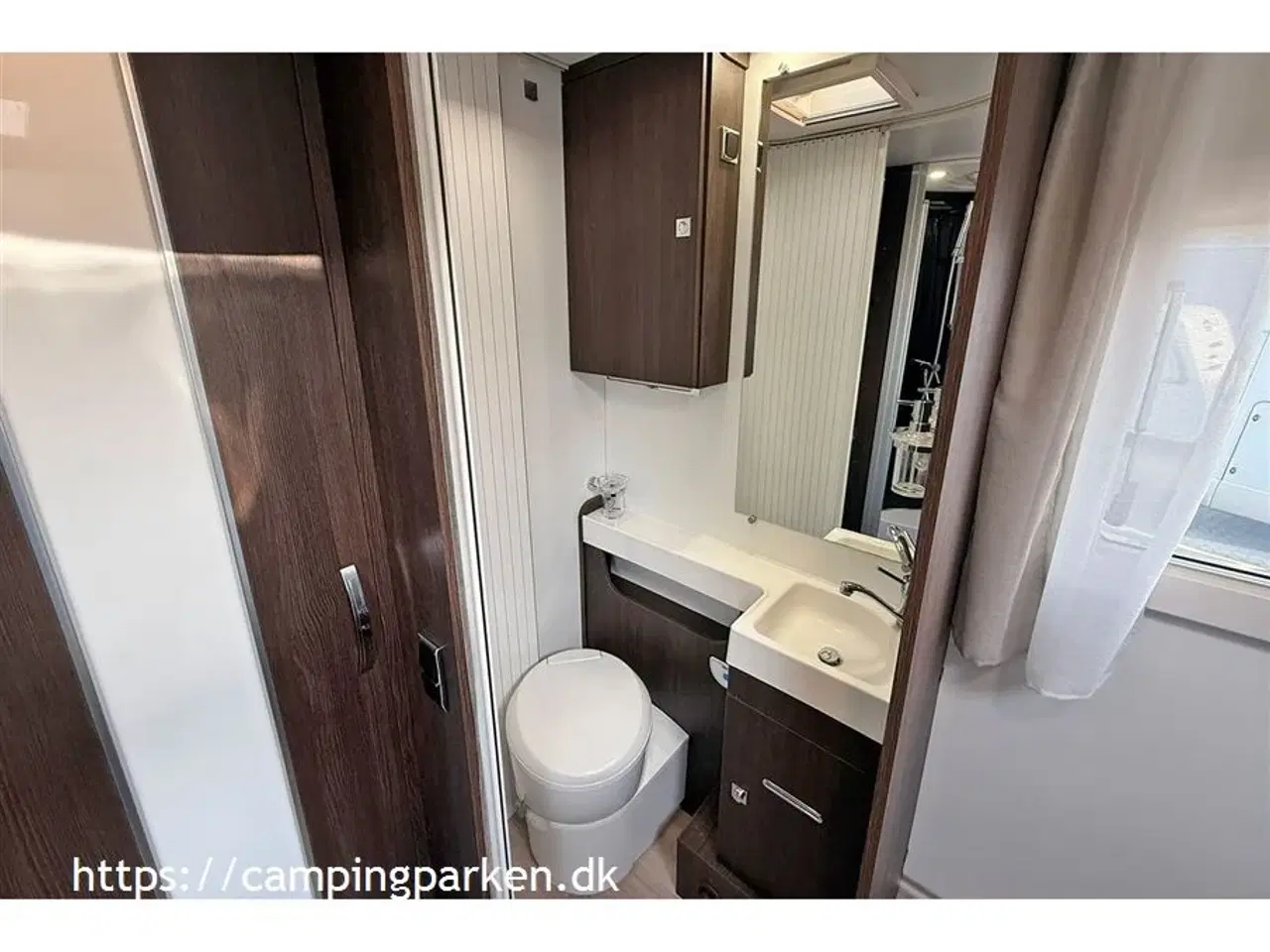 Billede 15 - 2021 - Benimar Super fin og velholdt autocamper med dobbeltseng og 5 selepladser