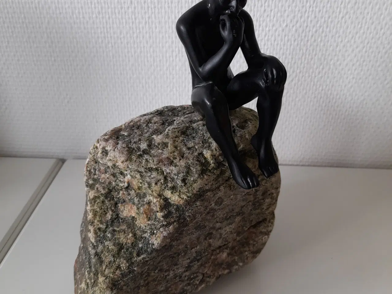 Billede 1 - Lille skulpturer i rasin på Bornholms granit