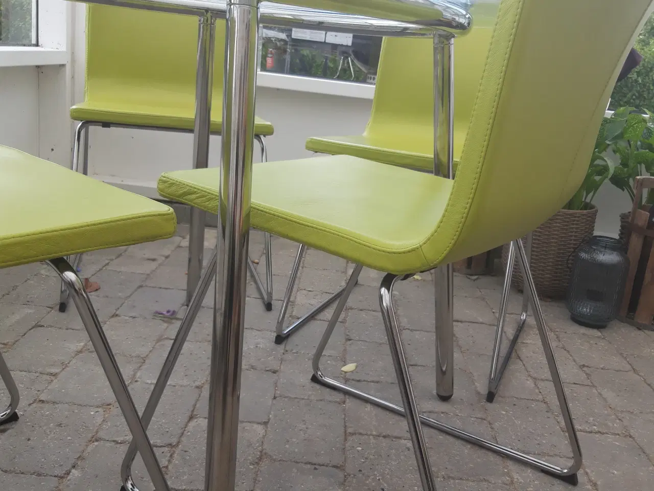 Billede 2 - Glasbord med 4 stole.