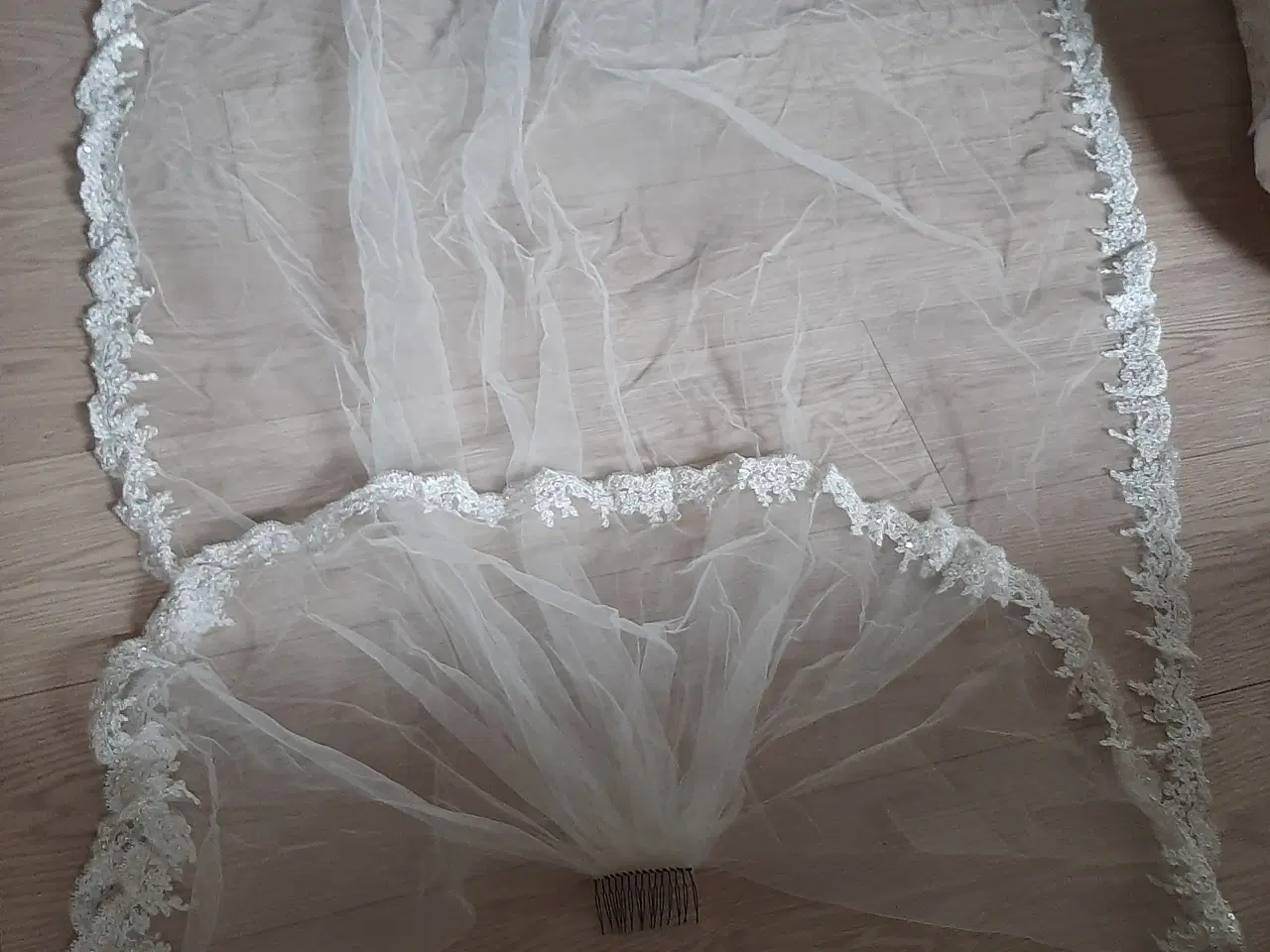 Billede 10 - Brudekjole og tøj til brudgom 