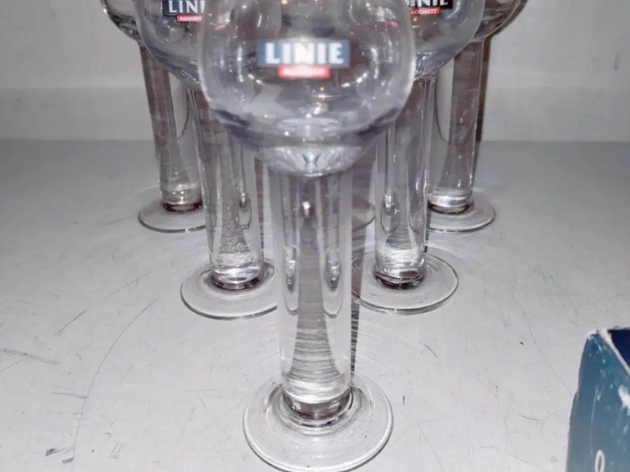 Billede 4 - 12 fine linie aquavit glas måske til sømanden