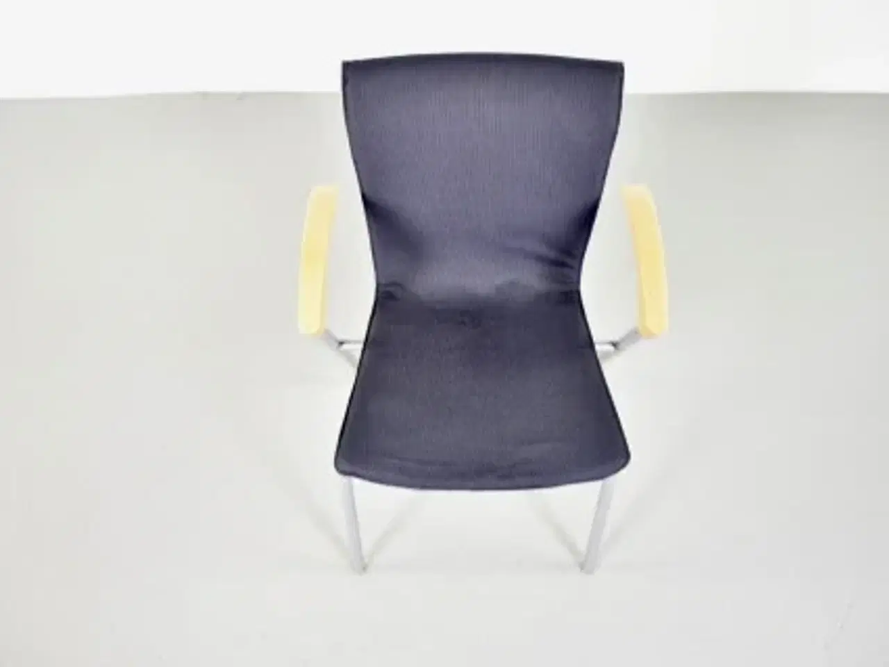 Billede 5 - Four design g2 konferencestol i grå med armlæn i bøg, blank fod