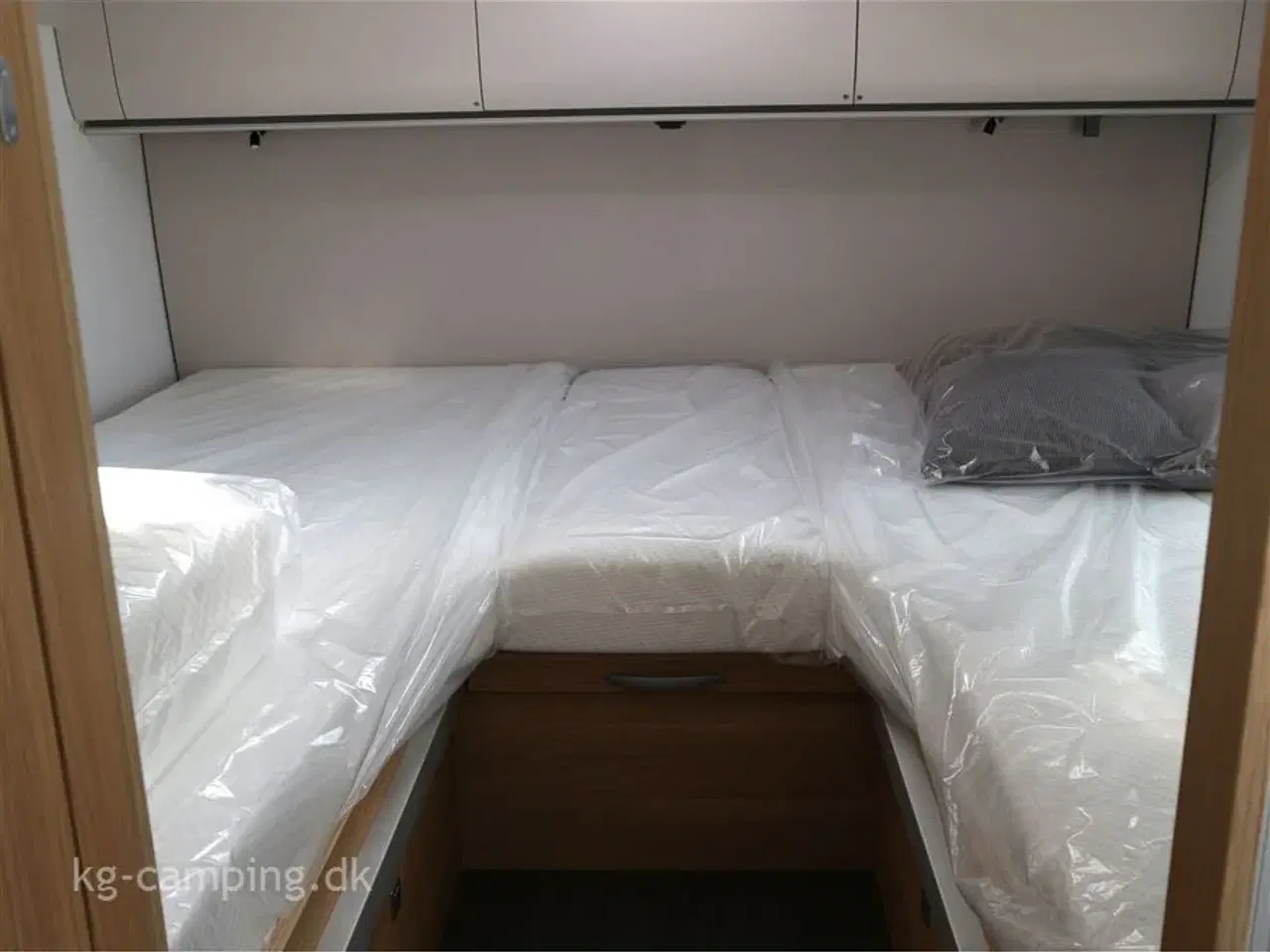 Billede 12 - 2024 - Adria Matrix Axess M670 SL   Nu nedsat med kr.72.709 | Enkeltsenge og sænkeseng i forenden.