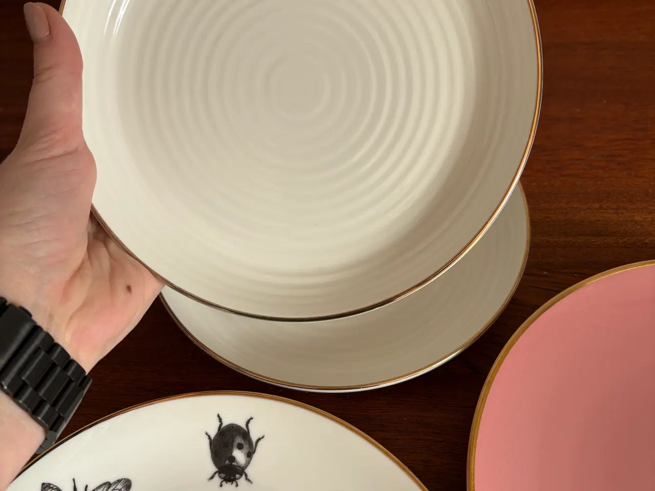 Billede 3 - Tallerkner fra H&M med guldkant