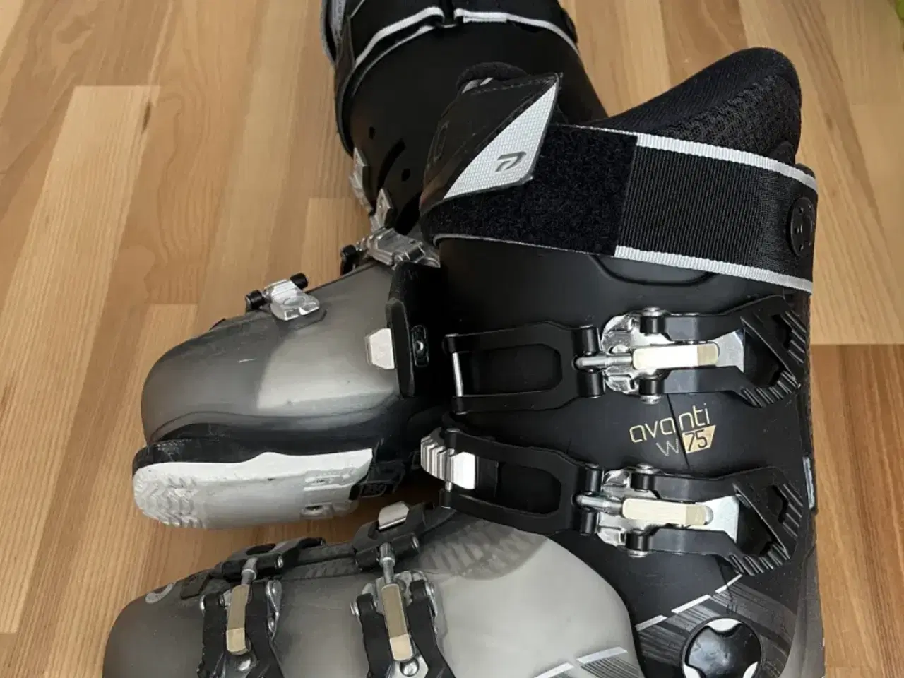 Billede 1 - Pige/damestøvle, brugt 4 uger