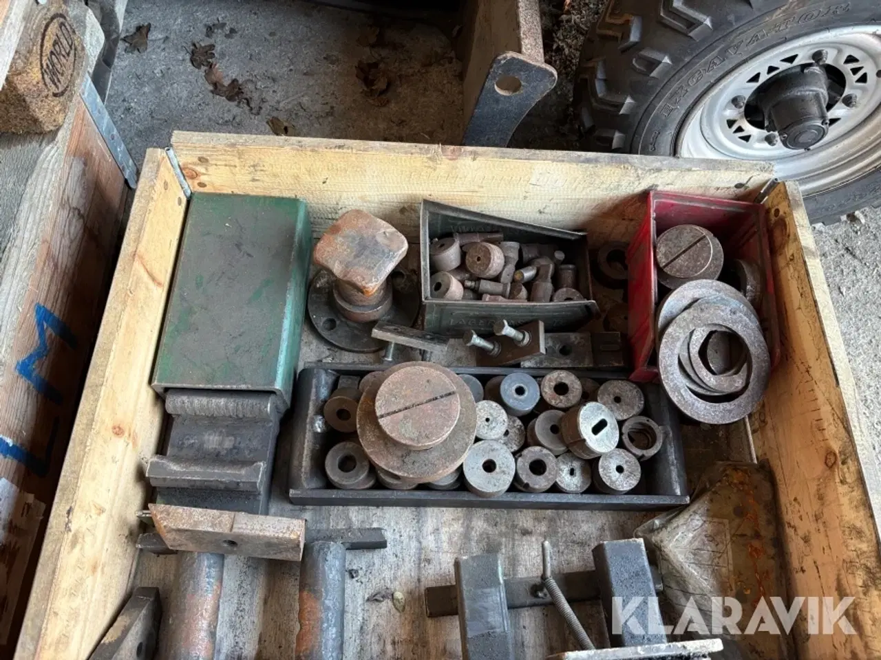 Billede 4 - Lot med udstandsning udstyr 1 palle