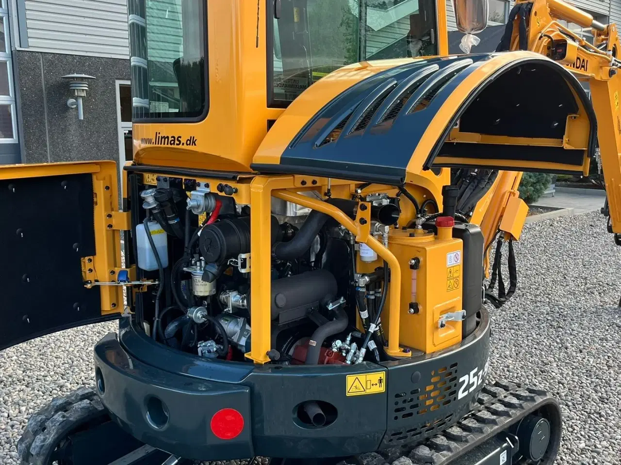 Billede 18 - Hyundai R25Z-9AK Robex med Tilt-Mann tilt skifte samt Engcon skovl. Udlejes, også med forkøbsret.