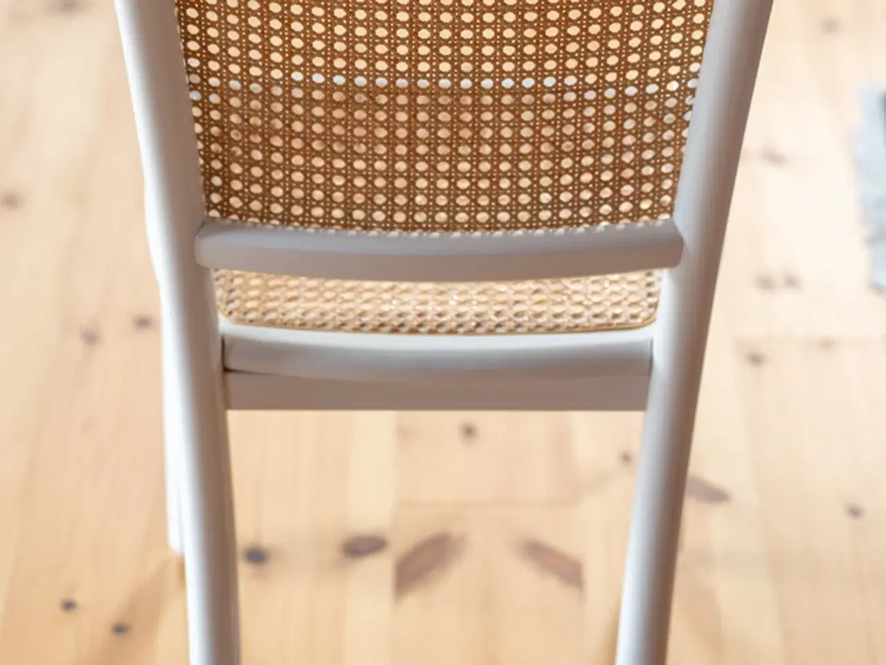 Billede 4 - Lille spisebord i massiv eg (evt. + 4 stole)