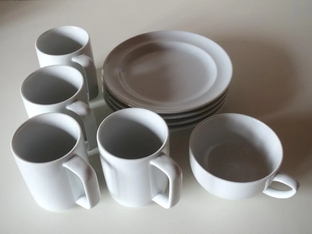 Billede 1 - Hvidpot, krus, tekop og desserttallerkener